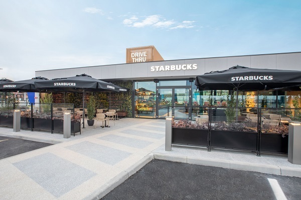 Starbucks apre il suo primo drive thru in Italia 