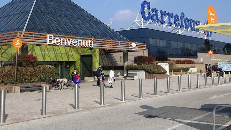 Carrefour cede l’ipermercato di Thiene a Tosano e Rabatel accelera sul franchising