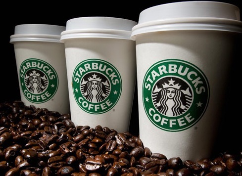 Starbucks: via libera agli alcolici per raggiungere quota 100 miliardi