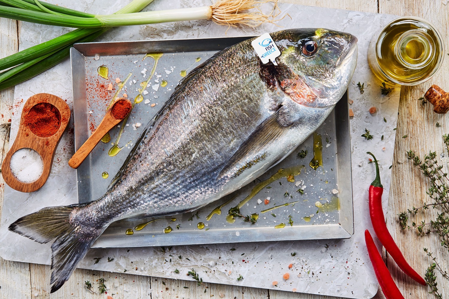 Tutta la freschezza e la qualità del pesce fresco d’acquacoltura greca Fish from Greece per una pausa pranzo sana, gustosa e a prova di rientro