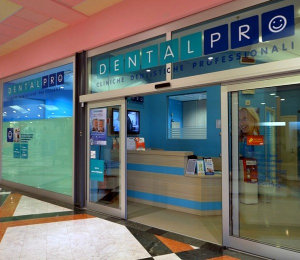 Dental Pro acquista DentalDent e si avvicina alle 100 cliniche nei centri commerciali