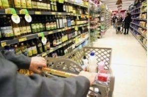 Arretrano i consumi negli ipermercati dei centri commerciali