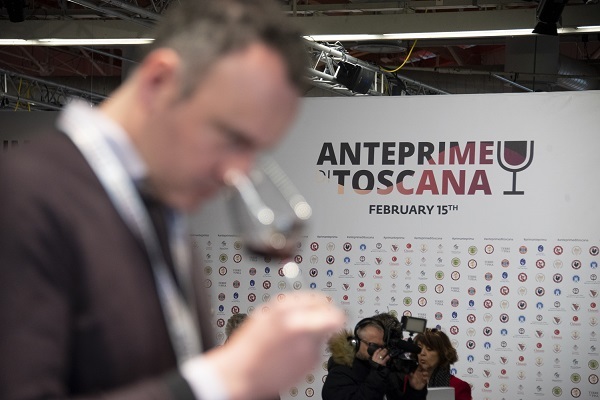Ismea: più della metà del vino toscano vola all’estero