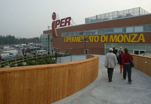 Iper La grande i inaugura la prima stazione di ricarica per i veicoli elettrici
