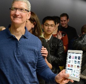 Apple: dopo dieci anni calano gli utili