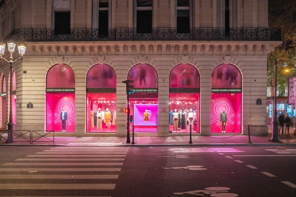 ​United Colors of Benetton si tinge di rosa in place de l’Opéra