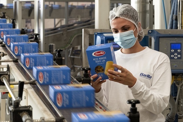 Industria alimentare, aumento di 280 euro e taglio dell’orario di lavoro di 4 ore