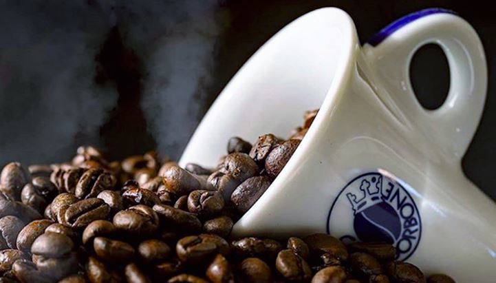 Caffè Borbone: +8% dei ricavi, margini erosi dai prezzi record