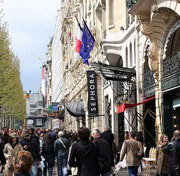 Francia: al via lo shopping festivo