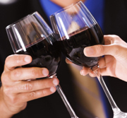 Amanti del vino, sempre più numerosi ed esperti