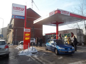 Simply apre il primo distributore di benzina milanese