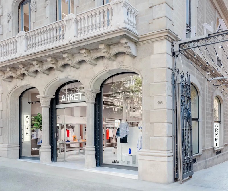 Arket: il lifestyle di H&M debutta a Milano, Piazza Cordusio