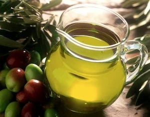 Ismea, nel 2013 l’olio di oliva registra un attivo record della bilancia commerciale 