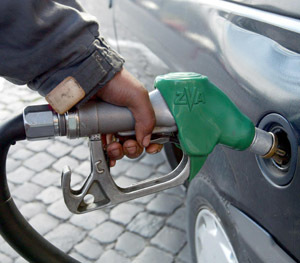 Benzina: Coldiretti, prezzo alla pompa supera quello del latte