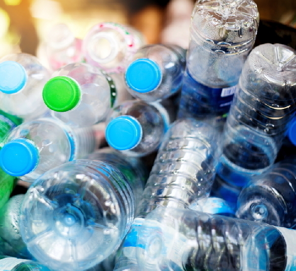 I distributori continuano a eliminare la plastica dalle confezioni