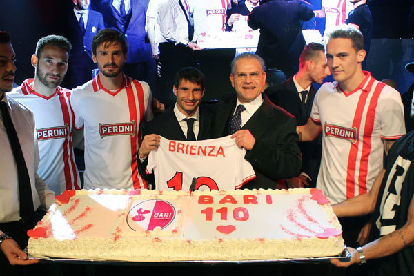 Peroni celebra i 110 anni di FC Bari 1908 con una maglia speciale 