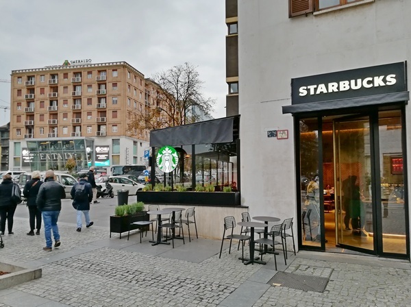 Starbucks programma 25 locali a Milano
