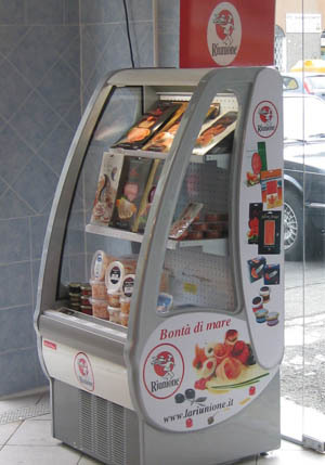 Riunione industrie alimentari crea un frigorifero personalizzato per la distribuzione