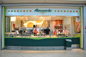 Almaverde bio inaugura la prima frutteria bar