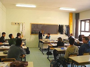 Scuola, il 46% degli italiani la considera utile per trovare lavoro
