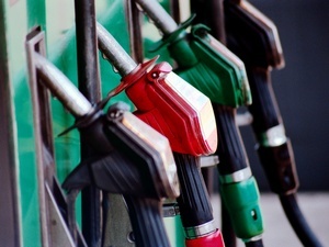 Carburanti: la via del risparmio e' nel no logo?