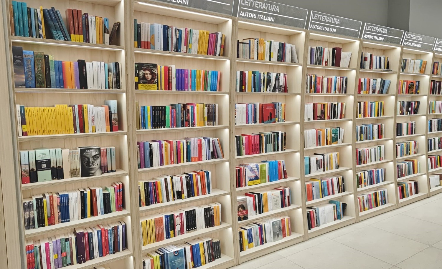 Mondadori Bookstore | MA apre a Roma