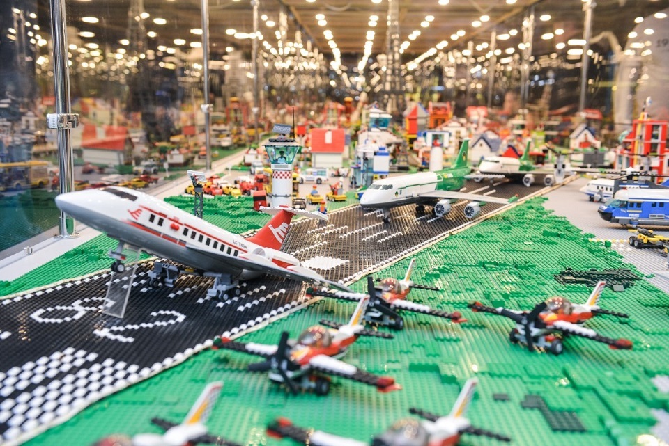 A Oriocenter mattoncini Lego in mostra