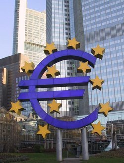 La Bce lascia invariati i tassi di interesse a fronte di una “crescita moderata”