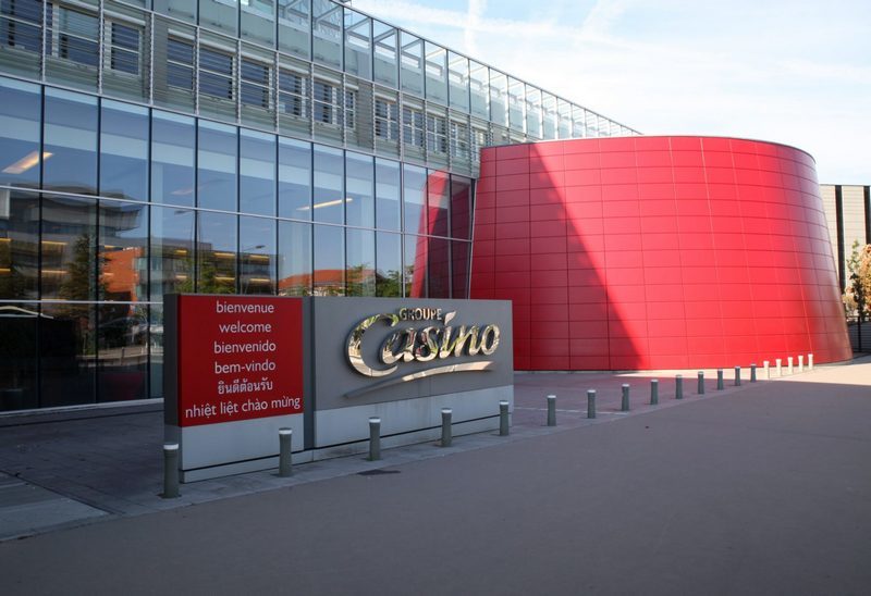 Casino, indebitato per 6,4 miliardi, cederà 180 supermercati a Intermarché
