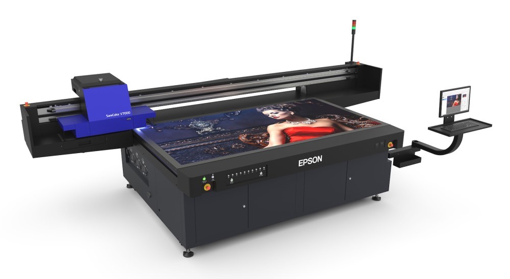  Epson annuncia SureColor SC-V7000: la sua prima stampante piana UV LED