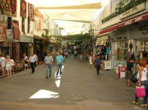 Record chiusure negozi in Grecia
