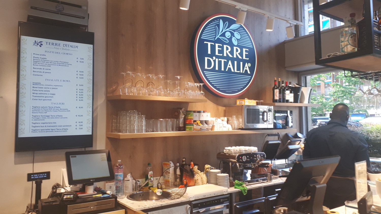 Carrefour apre il primo ristorante/bar e shop a insegna Terre d’Italia  