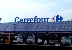Carrefour lancia l'ipermercato aperto anche di notte, festivi compresi