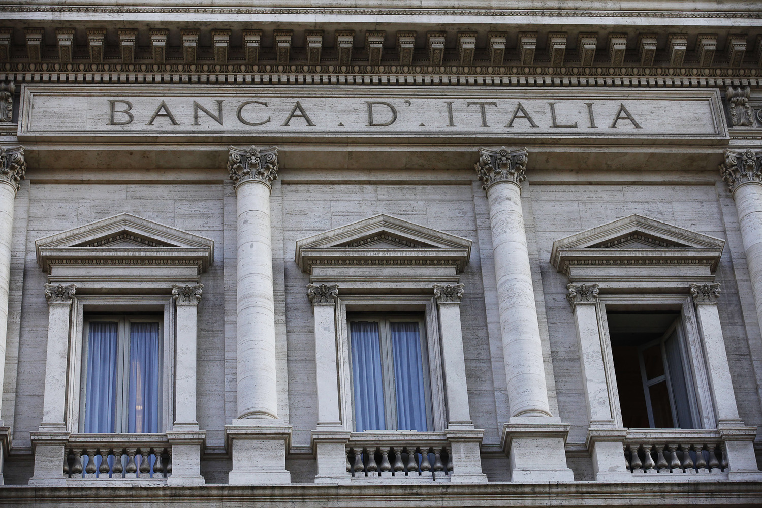 Banche: Ue contro ritardi Italia