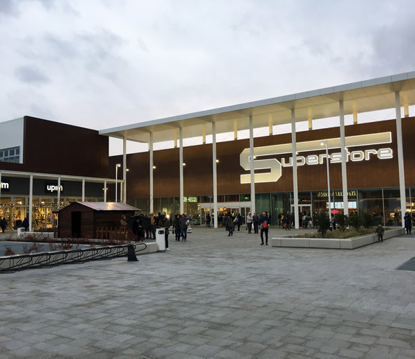 Savills inaugura Triumplina Retail Park