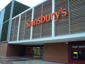 Sainsbury, primi supermercati off-grid: energia dagli scarti alimentari 